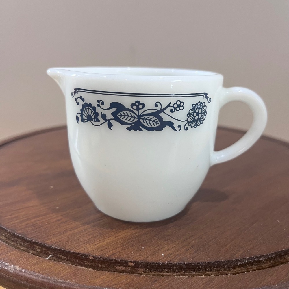 Vtg Pyrex Old Town Blue Onion Milk Glass Creamer Pitcher Farmhouse 722 10 USA